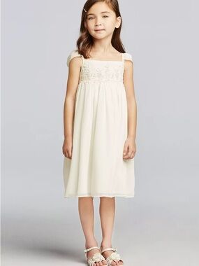 (NWT flawed) David’s bridal chiffon flower girl dress with cap sleeve